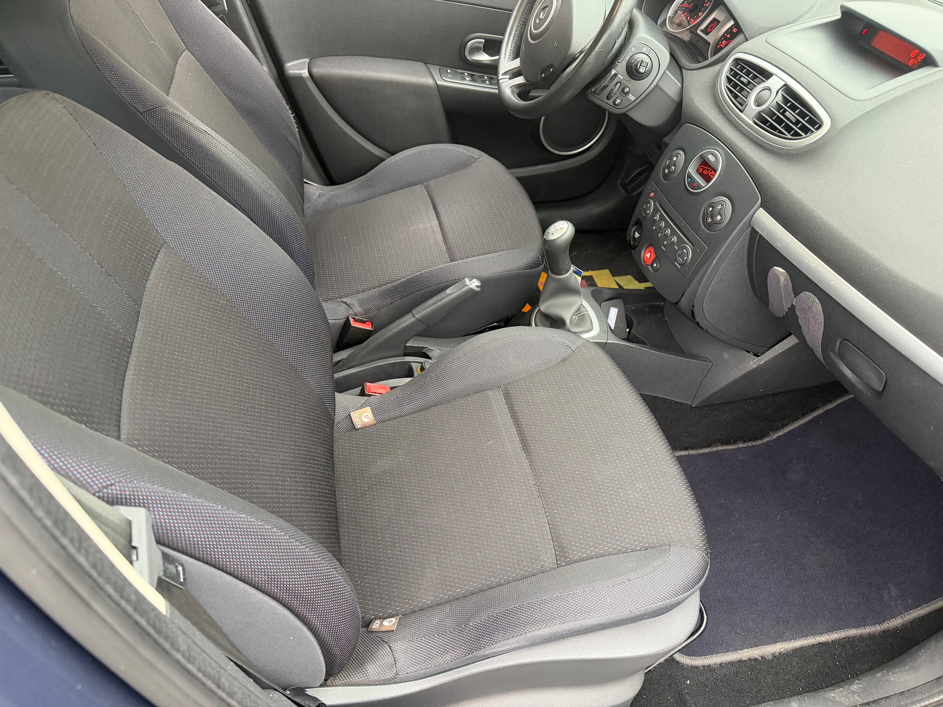 RENAULT Clio 1.6 16V Dynamique-image-9