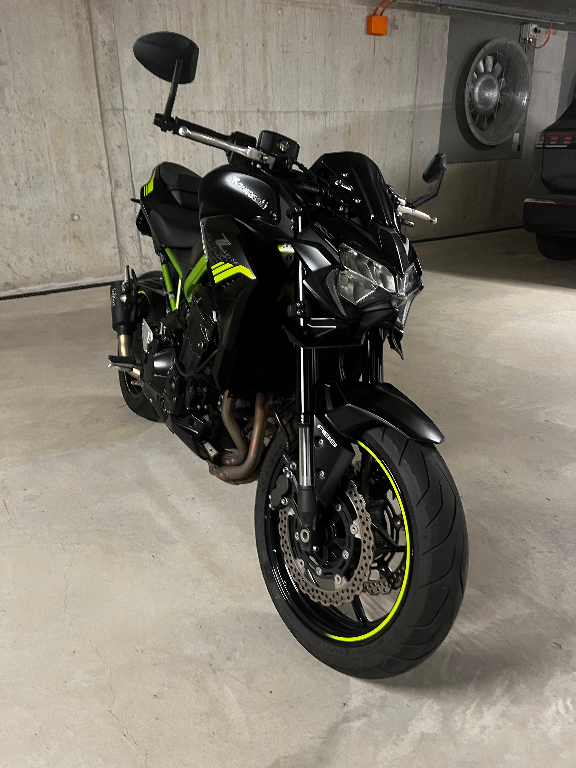 KAWASAKI Z 900-image-1