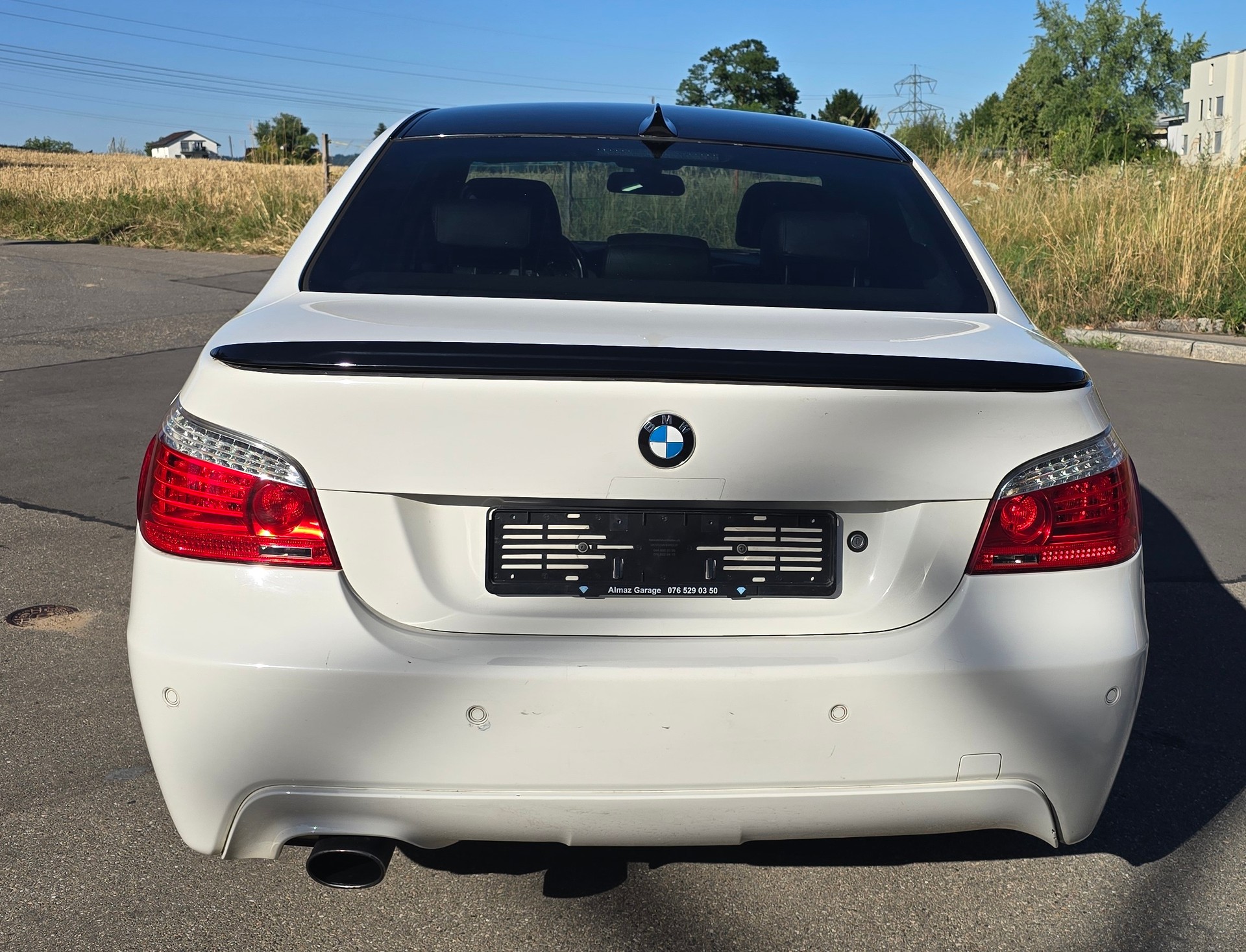 BMW d- M-Sportpaket-showroom-element-3