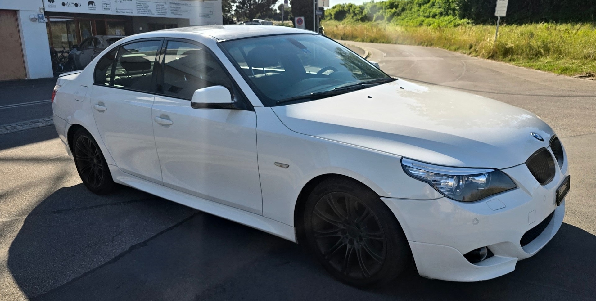 BMW d- M-Sportpaket-showroom-element-1