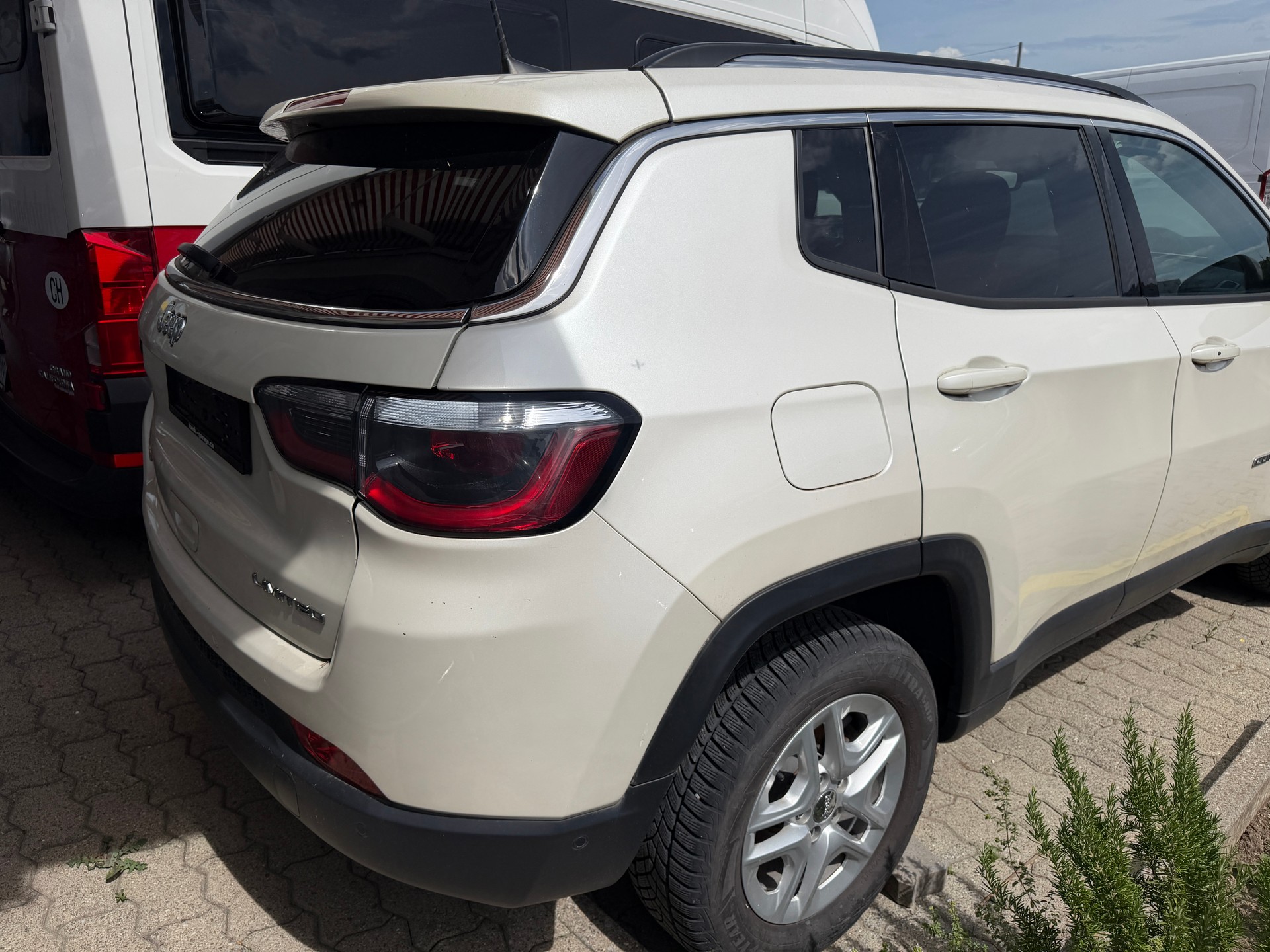 JEEP Compass 1.4 Turbo Limited AWD 9ATX-showroom-element-3