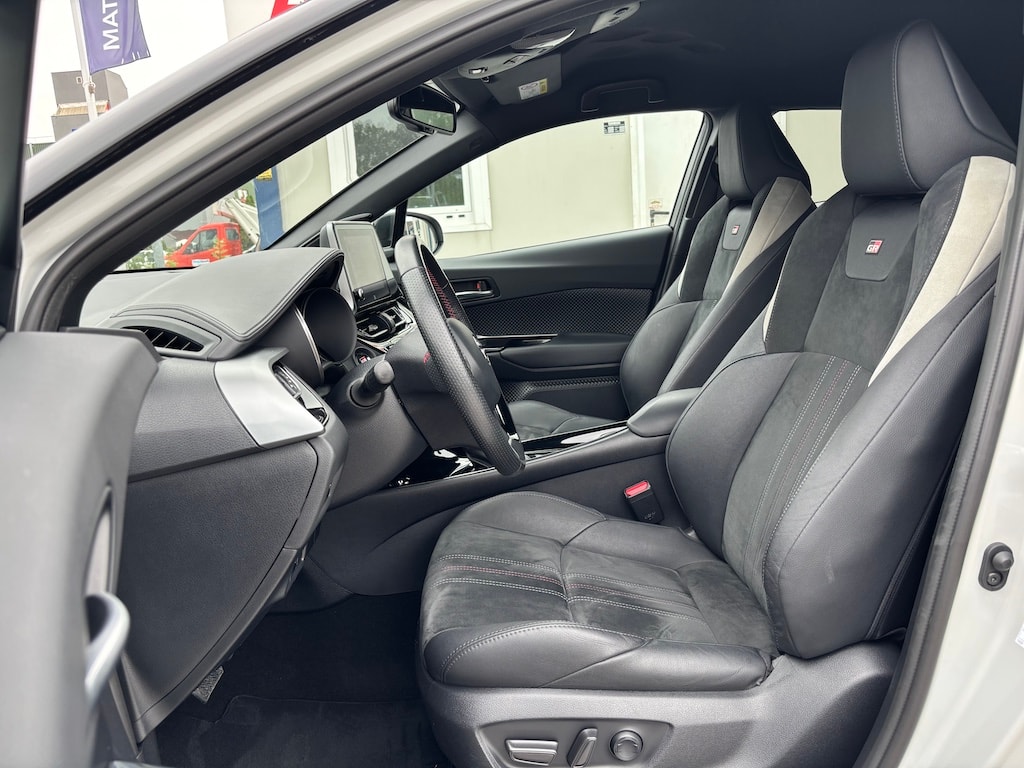 TOYOTA C-HR 2.0 HSD CVT GR Sport-image-6