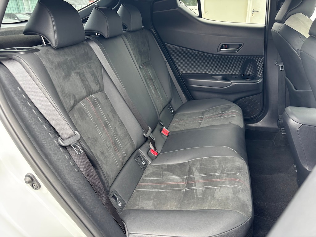 TOYOTA C-HR 2.0 HSD CVT GR Sport-image-14