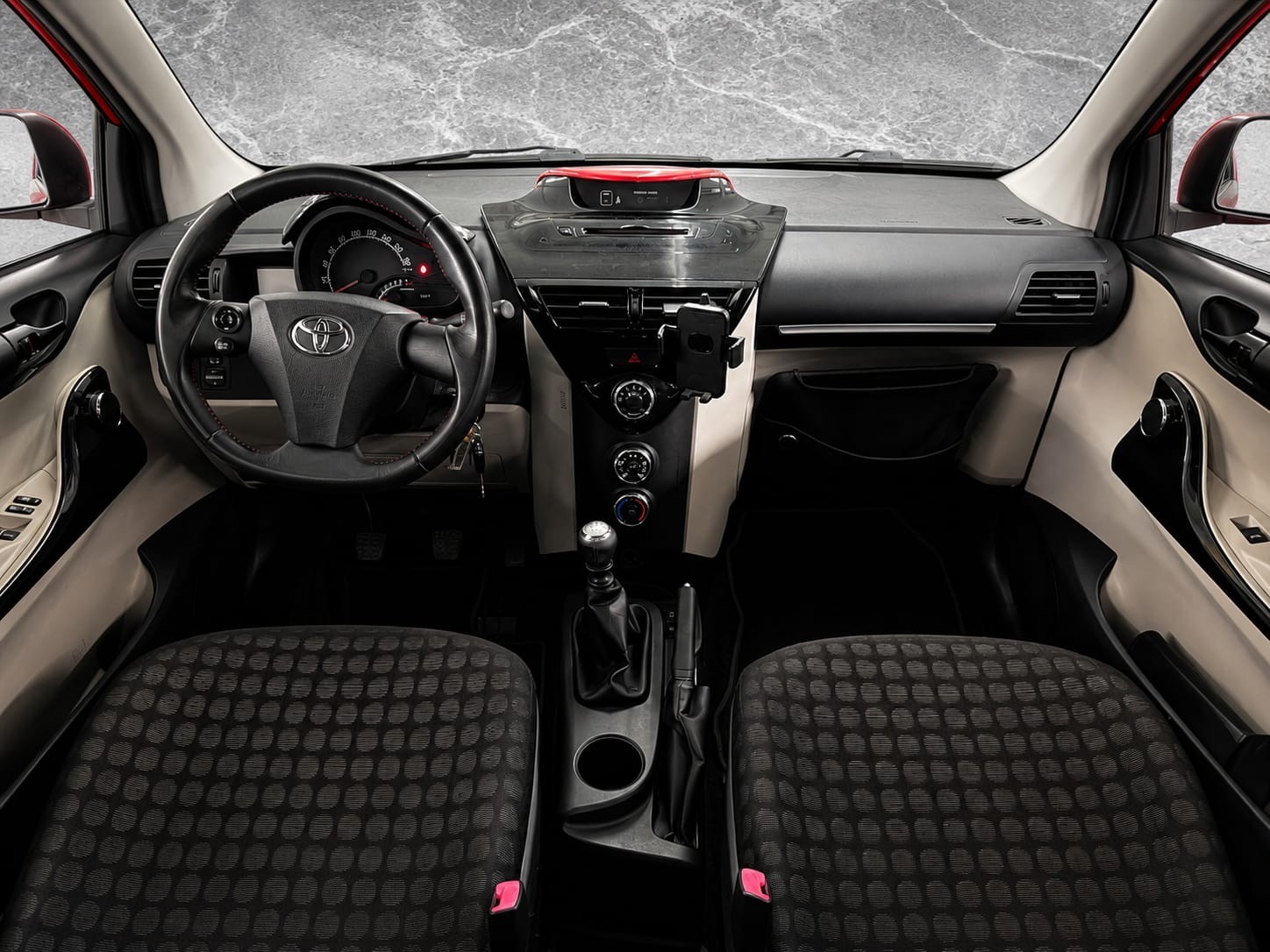 TOYOTA iQ 1.0 VVT-i Linea Luna-image-11