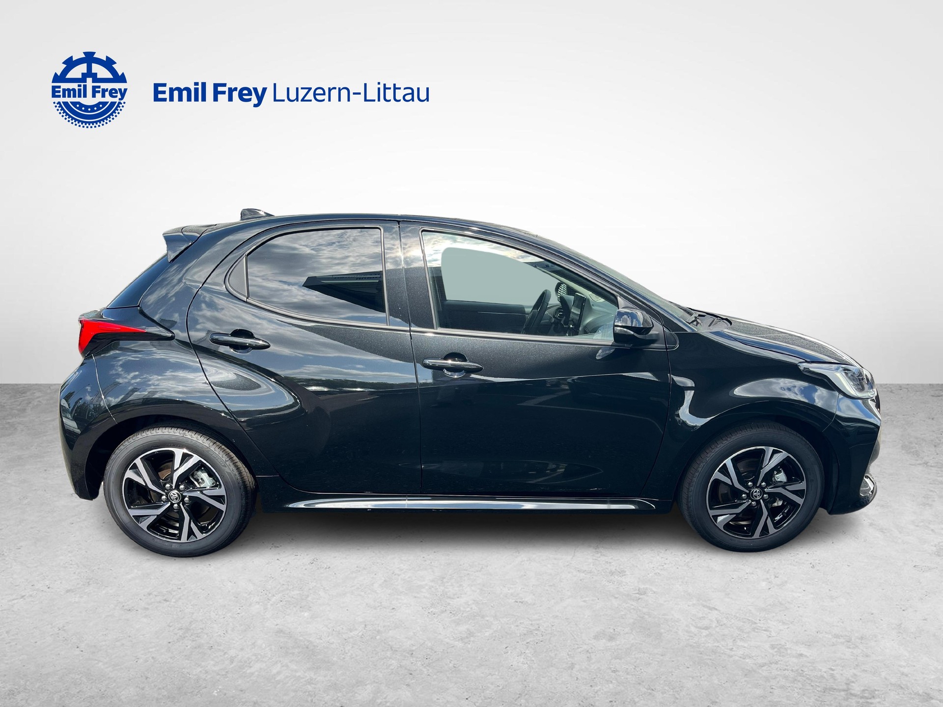 TOYOTA Yaris 1.5 VVT-i HSD Trend-image-5