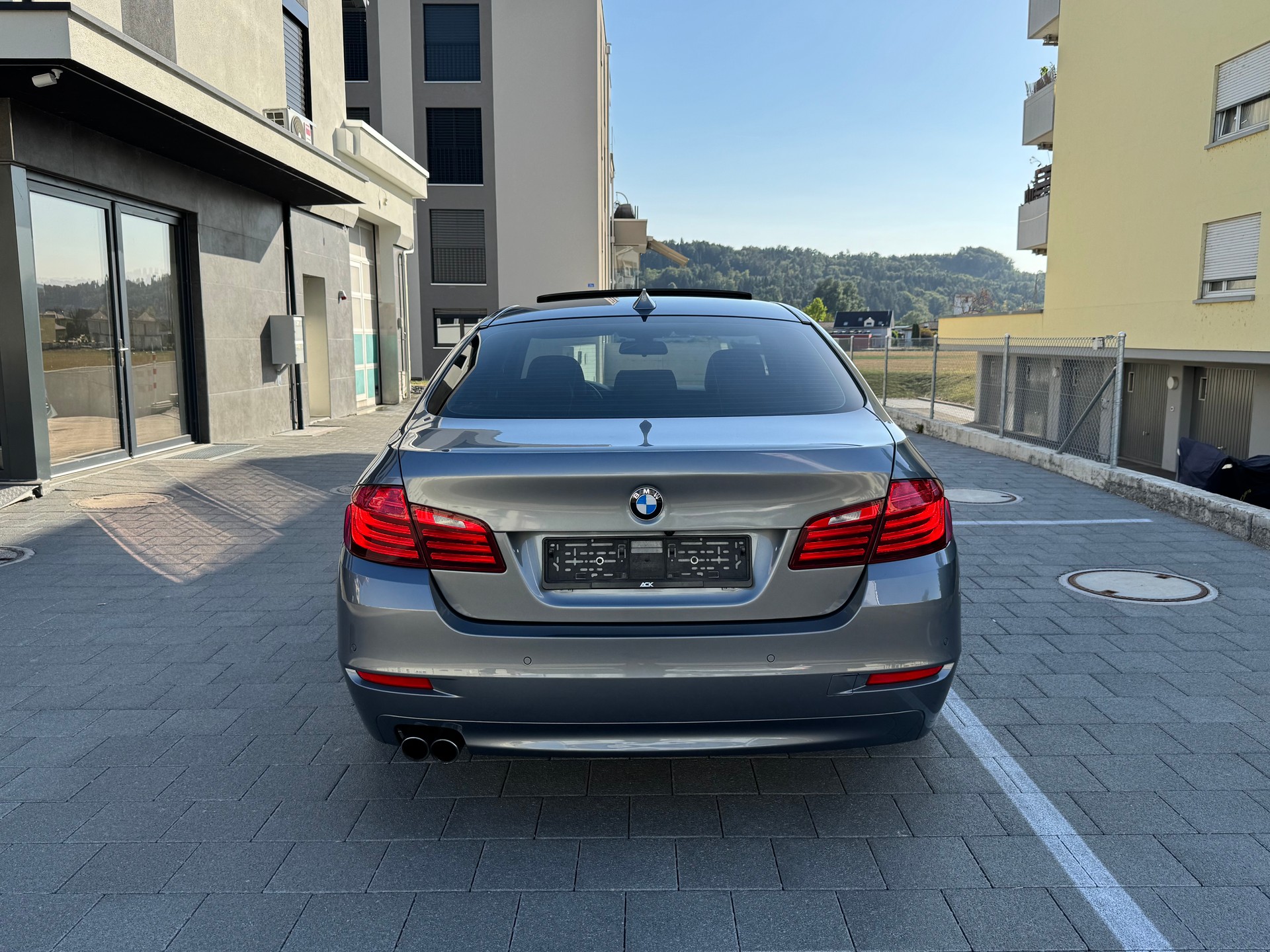 BMW 520d berline-showroom-element-3