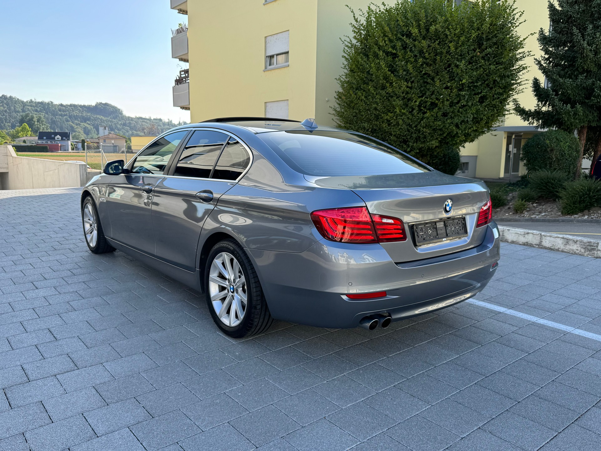 BMW 520d berline-showroom-element-2
