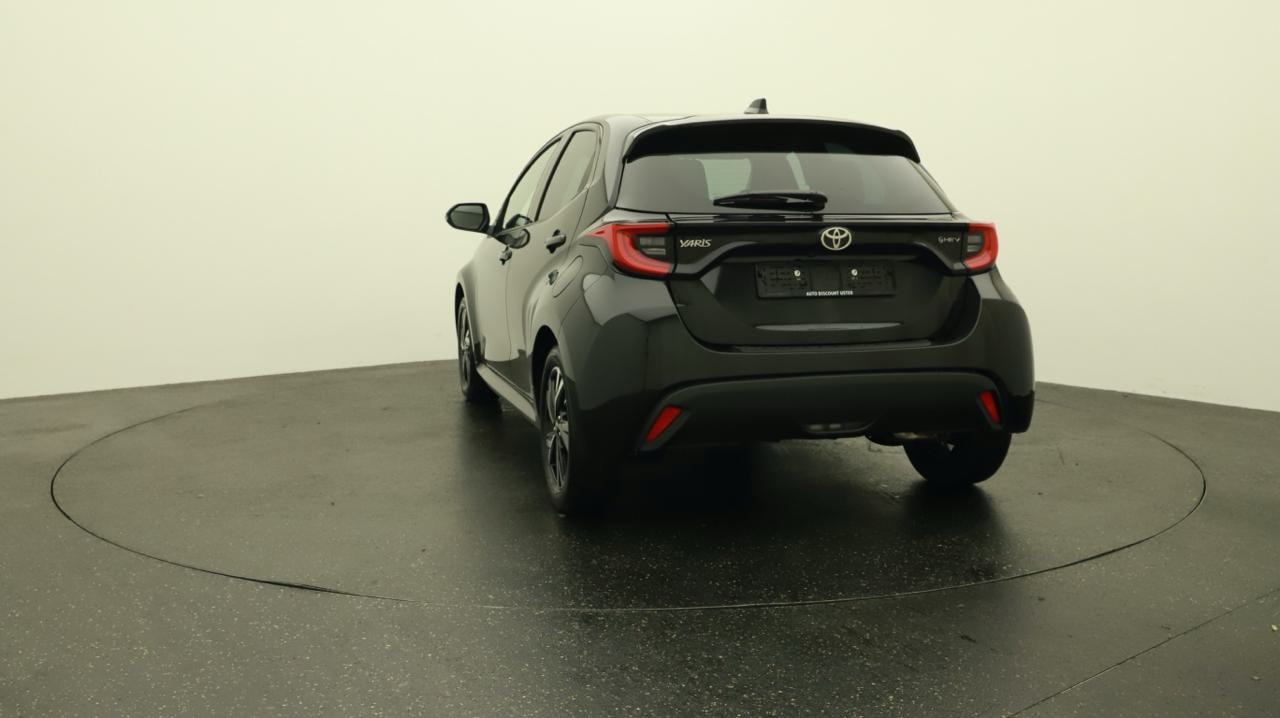 TOYOTA Yaris 1.5 Sport e-CVT-showroom-element-3
