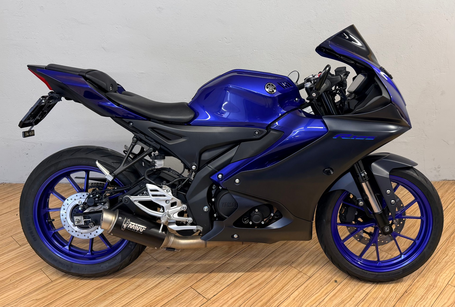 YAMAHA YZF-R 125 ABS-image-1