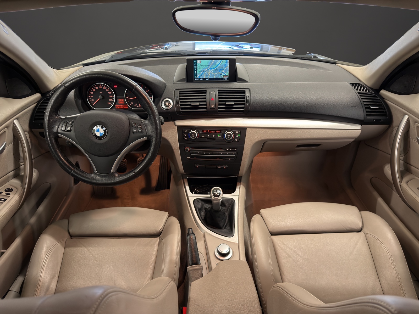 BMW 118i-image-8