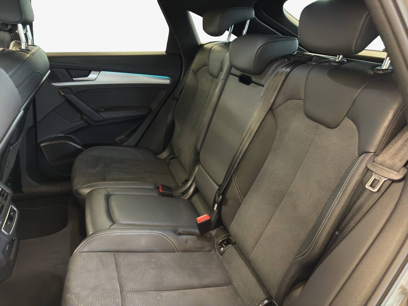AUDI Q5 Sportback 40 TDI Blackedition quattro S-tronic-image-11