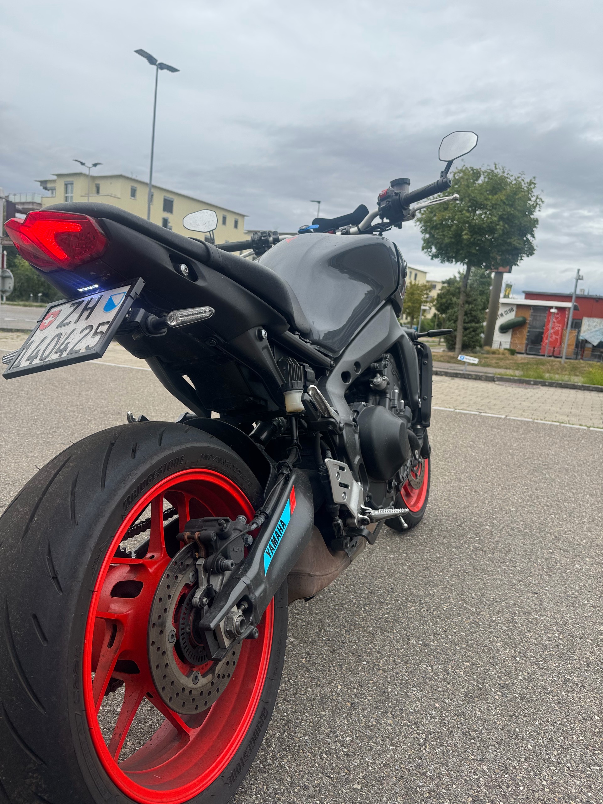 YAMAHA MT-09-image-3