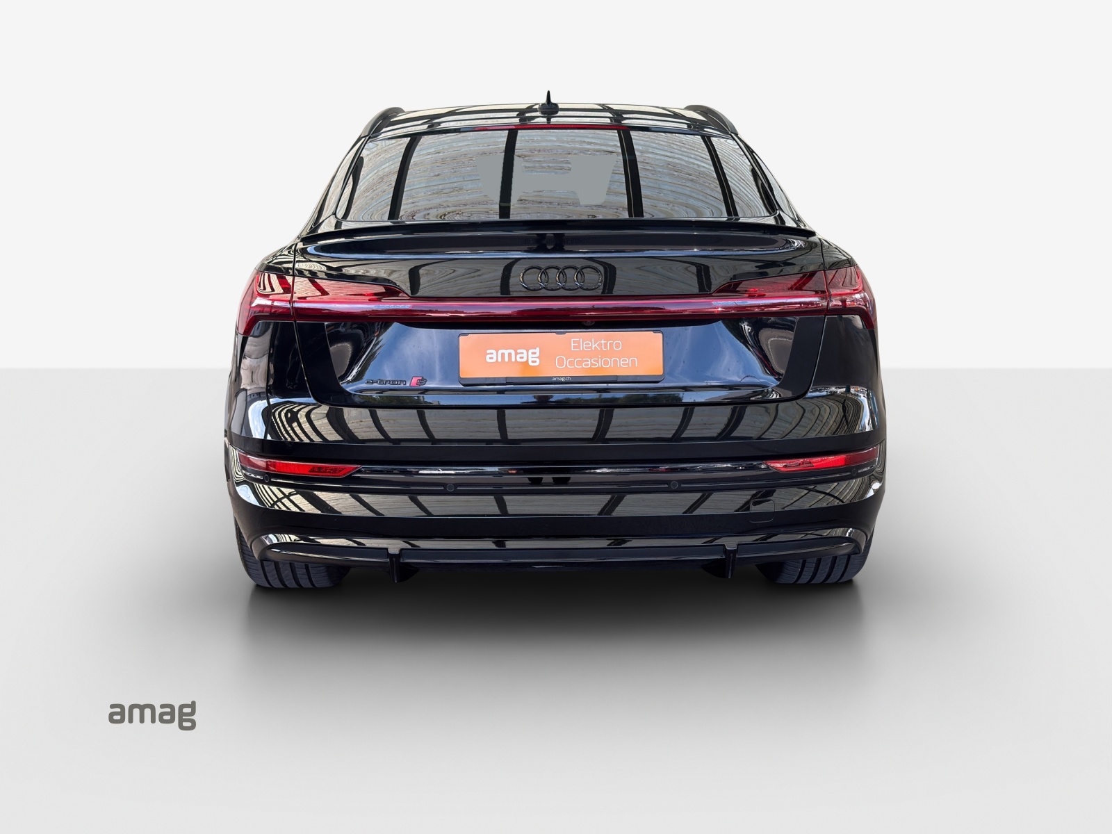 AUDI e-tron S Sportback quattro-showroom-element-3