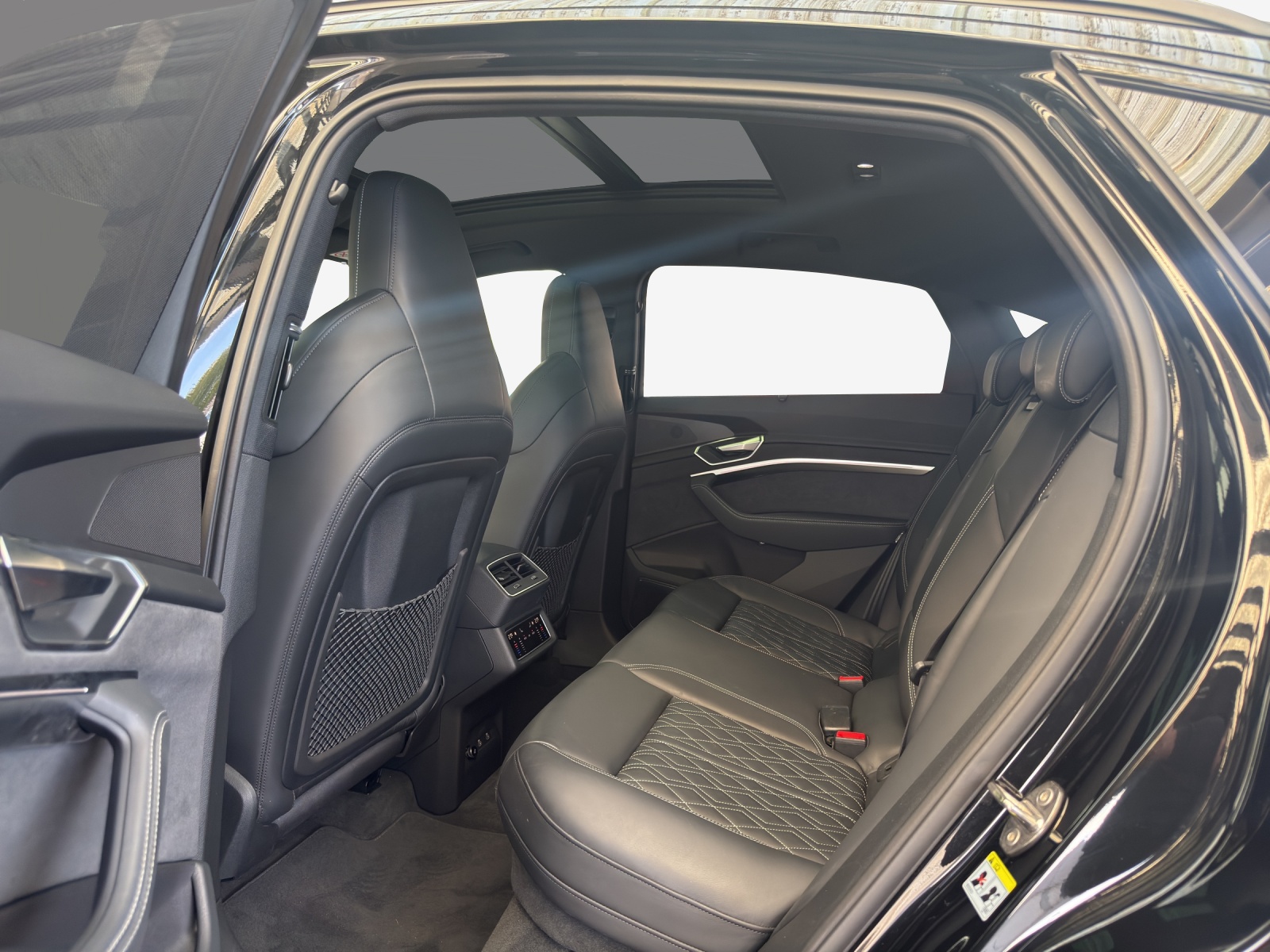 AUDI e-tron S Sportback quattro-image-11