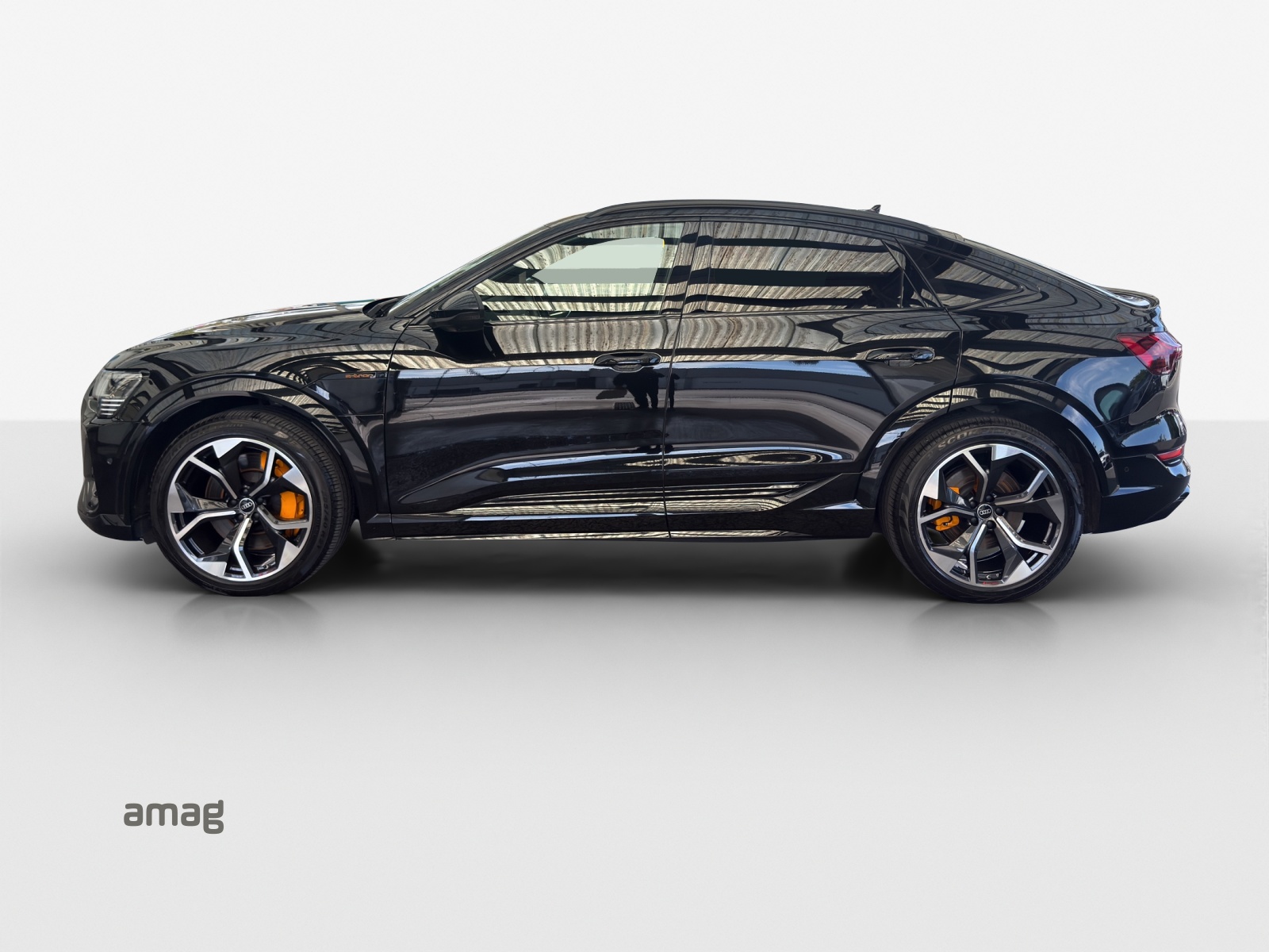 AUDI e-tron S Sportback quattro-showroom-element-1