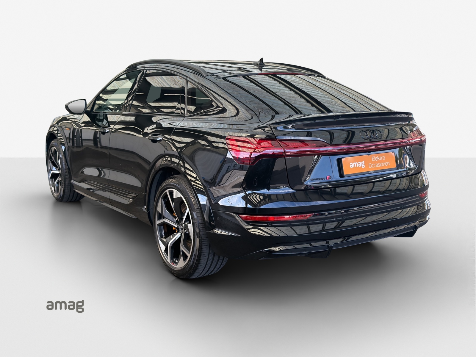 AUDI e-tron S Sportback quattro-image-2