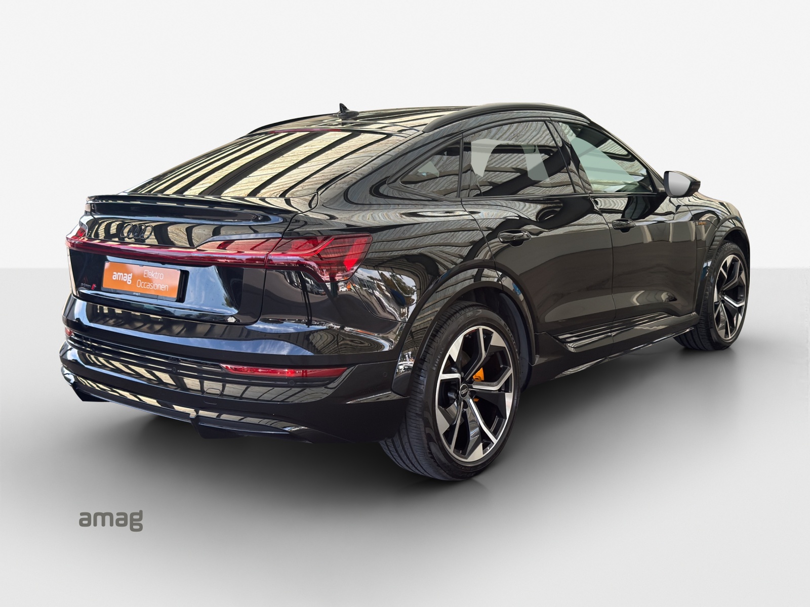 AUDI e-tron S Sportback quattro-image-4