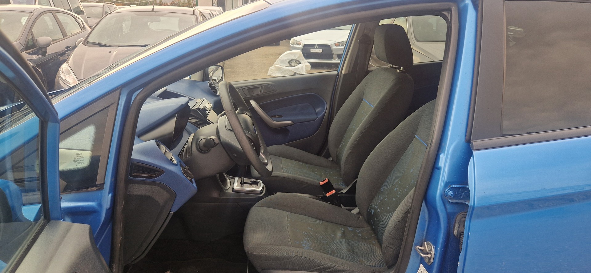 FORD Fiesta 1.4 16V Trend Automatic-image-5