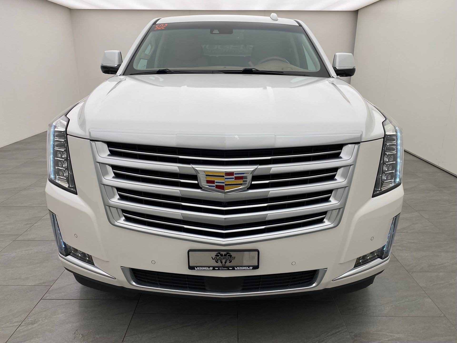 CADILLAC Escalade 6.2 AWD Platinum-showroom-element-1
