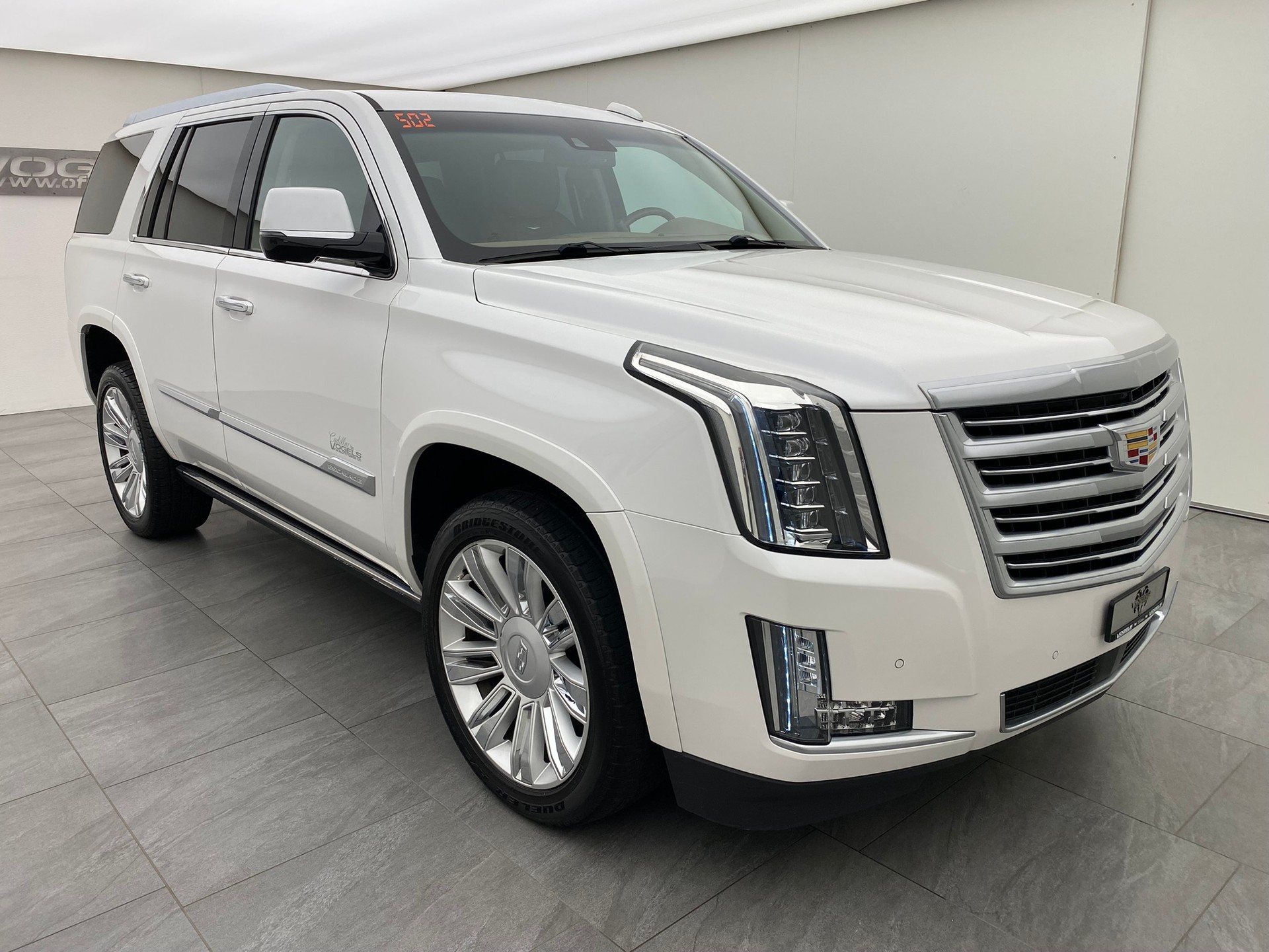 CADILLAC Escalade 6.2 AWD Platinum-showroom-element-2