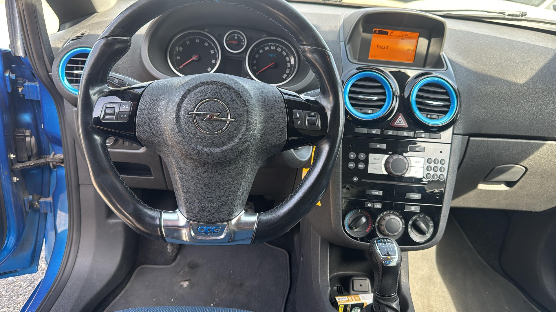 OPEL Corsa 1.6 Turbo OPC-image-9