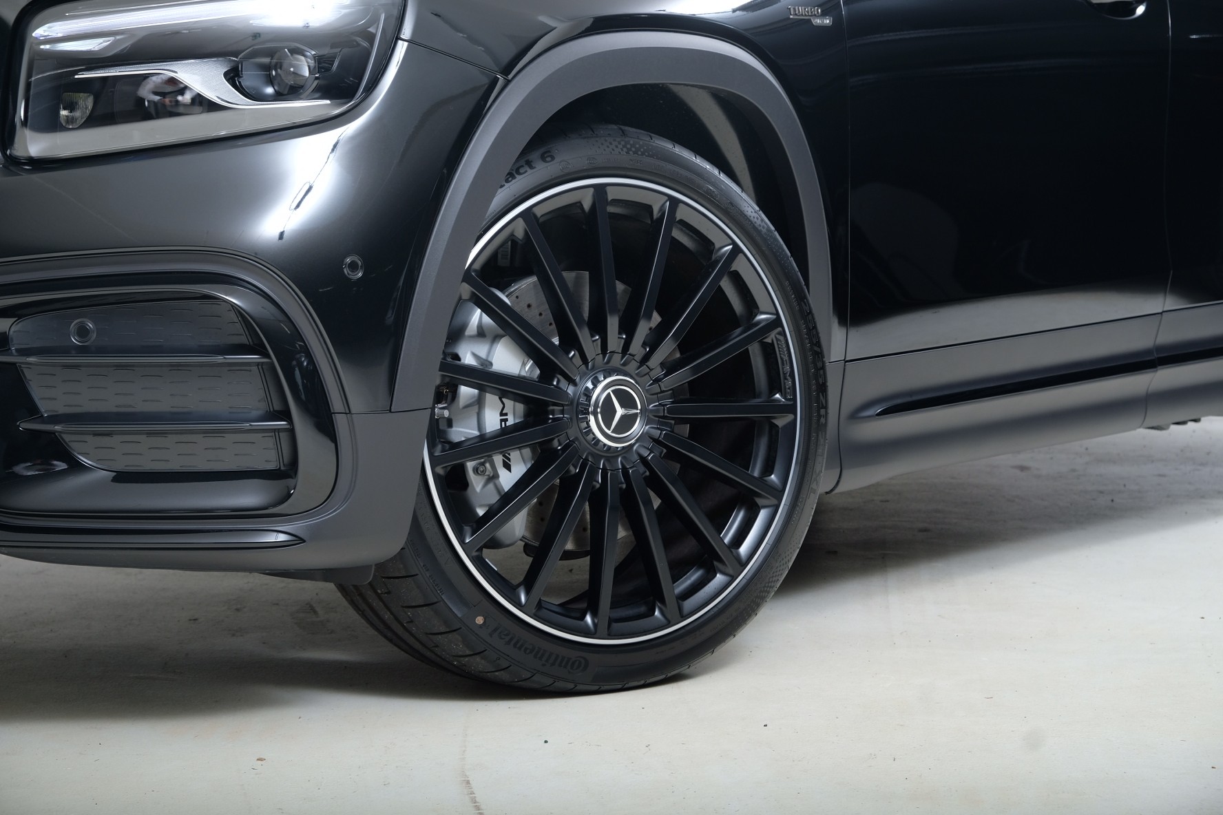 MERCEDES-BENZ GLB AMG 35 4Matic 8G-Tronic-showroom-element-1