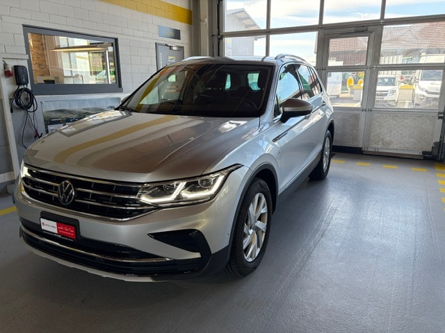 VW Tiguan 2.0TSI Elegance 4Motion DSG-image-1