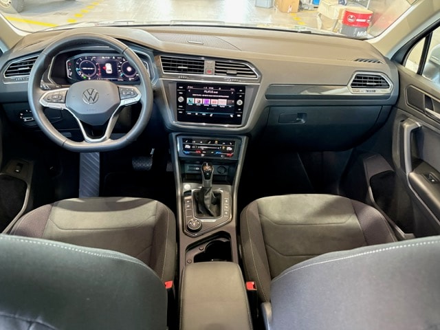 VW Tiguan 2.0TSI Elegance 4Motion DSG-image-5