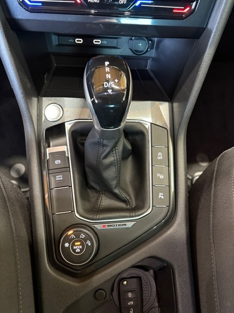 VW Tiguan 2.0TSI Elegance 4Motion DSG-image-8