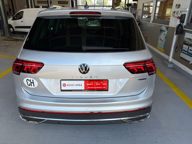 VW Tiguan 2.0TSI Elegance 4Motion DSG-image-2