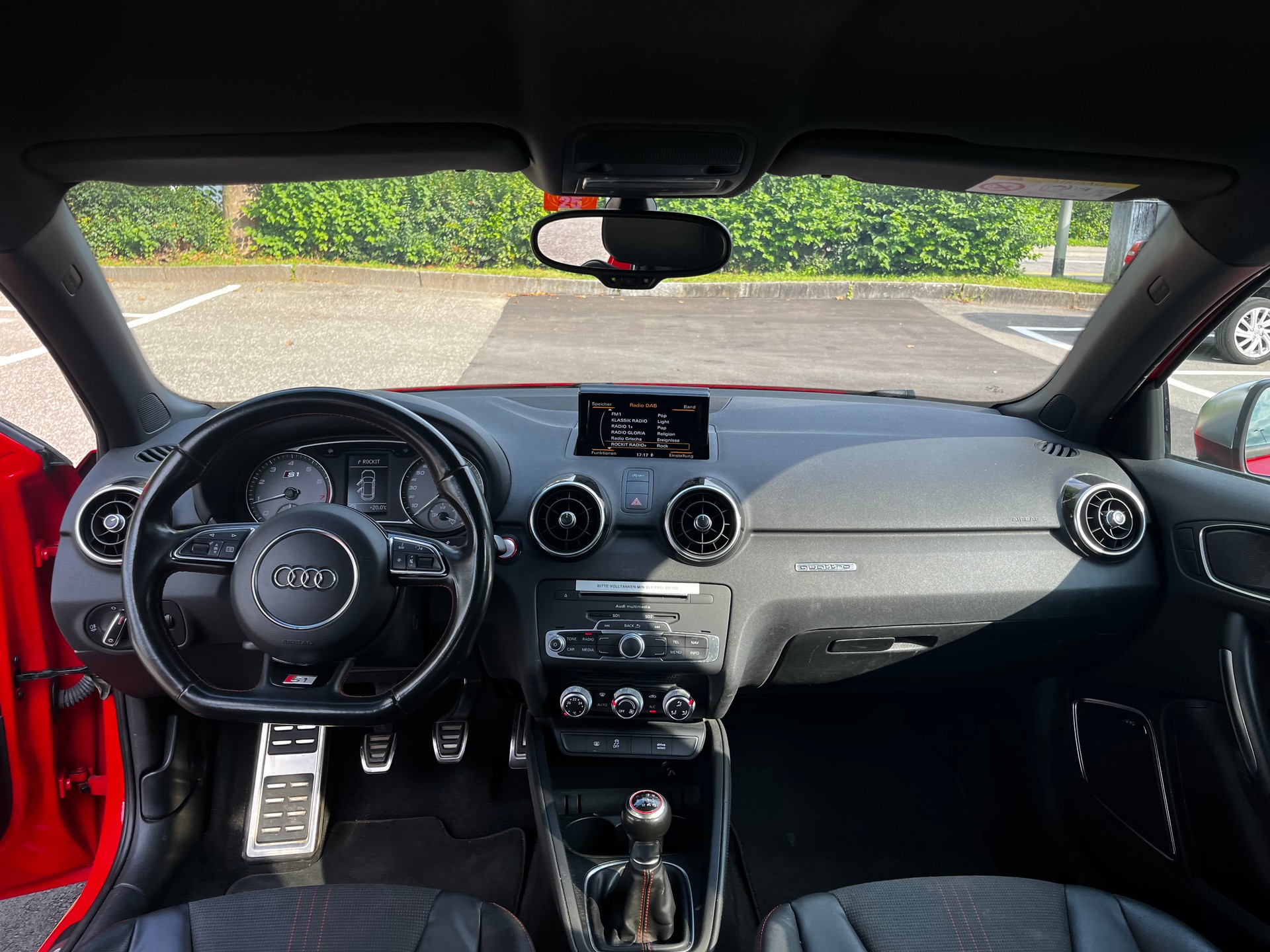 AUDI S1 Sportback 2.0 TFSI Sport quattro-image-4