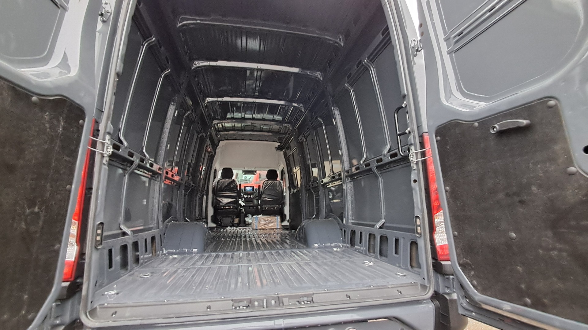IVECO Daily 4x4 Kastenwagen 7t 70S18HW-image-5