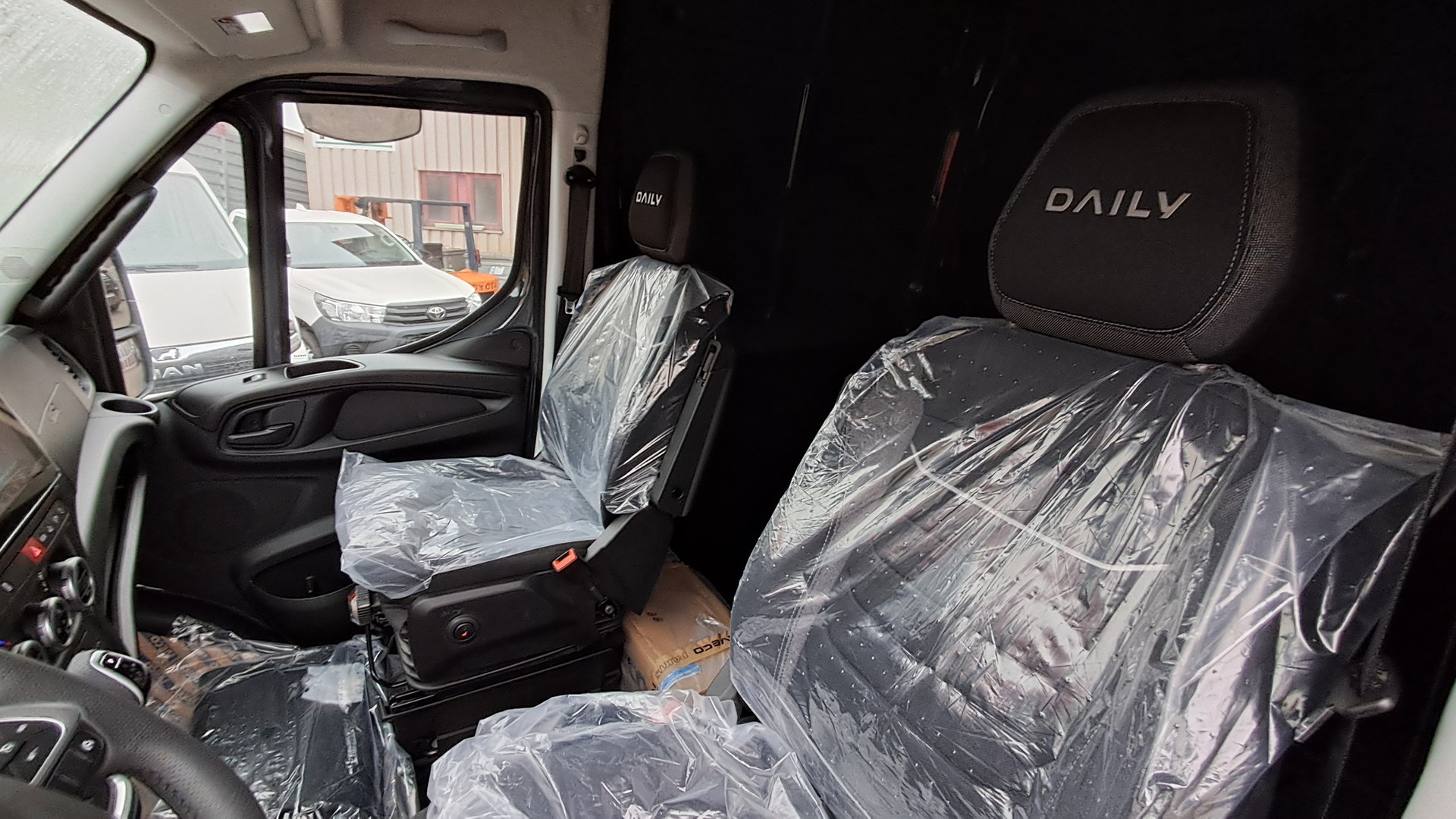 IVECO Daily 4x4 Kastenwagen 7t 70S18HW-image-11