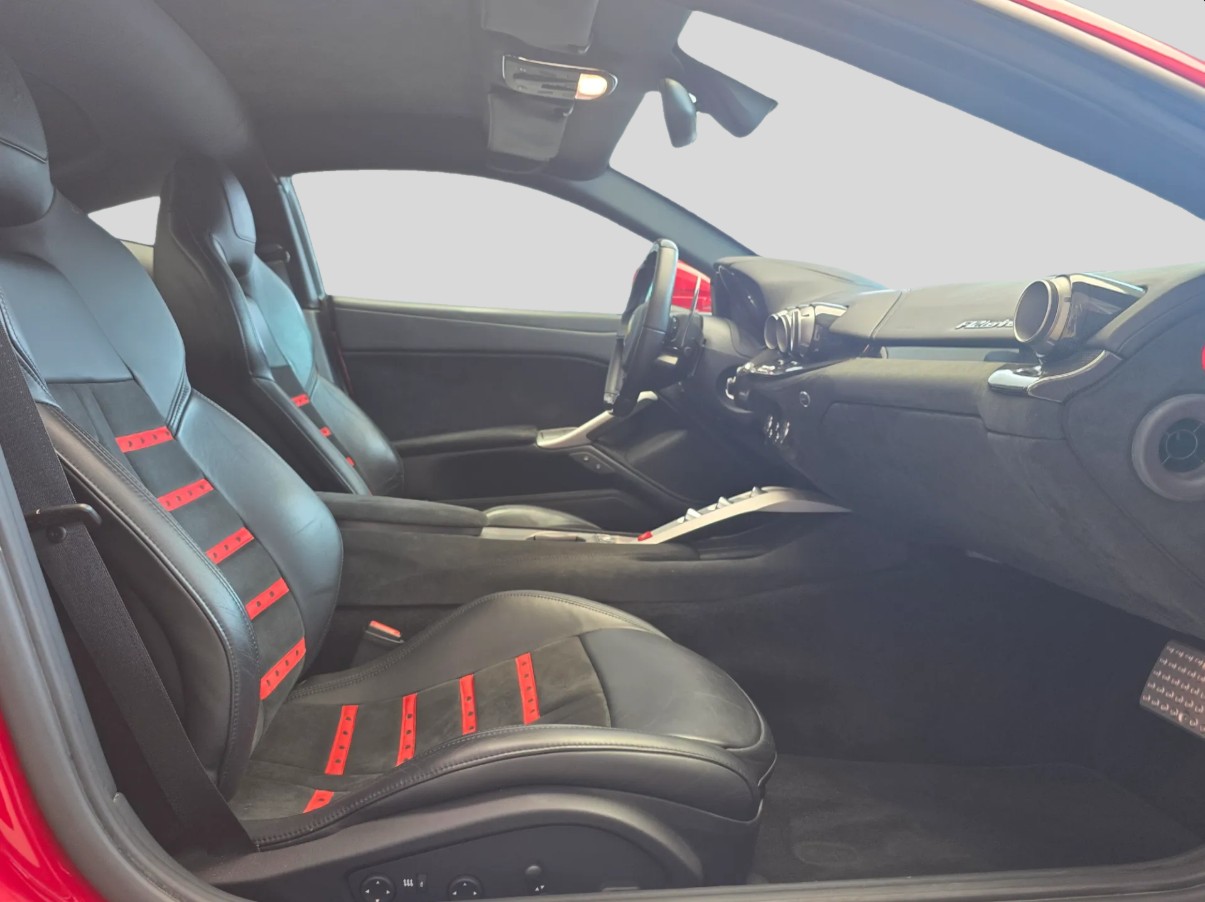 FERRARI F12 Berlinetta-image-11