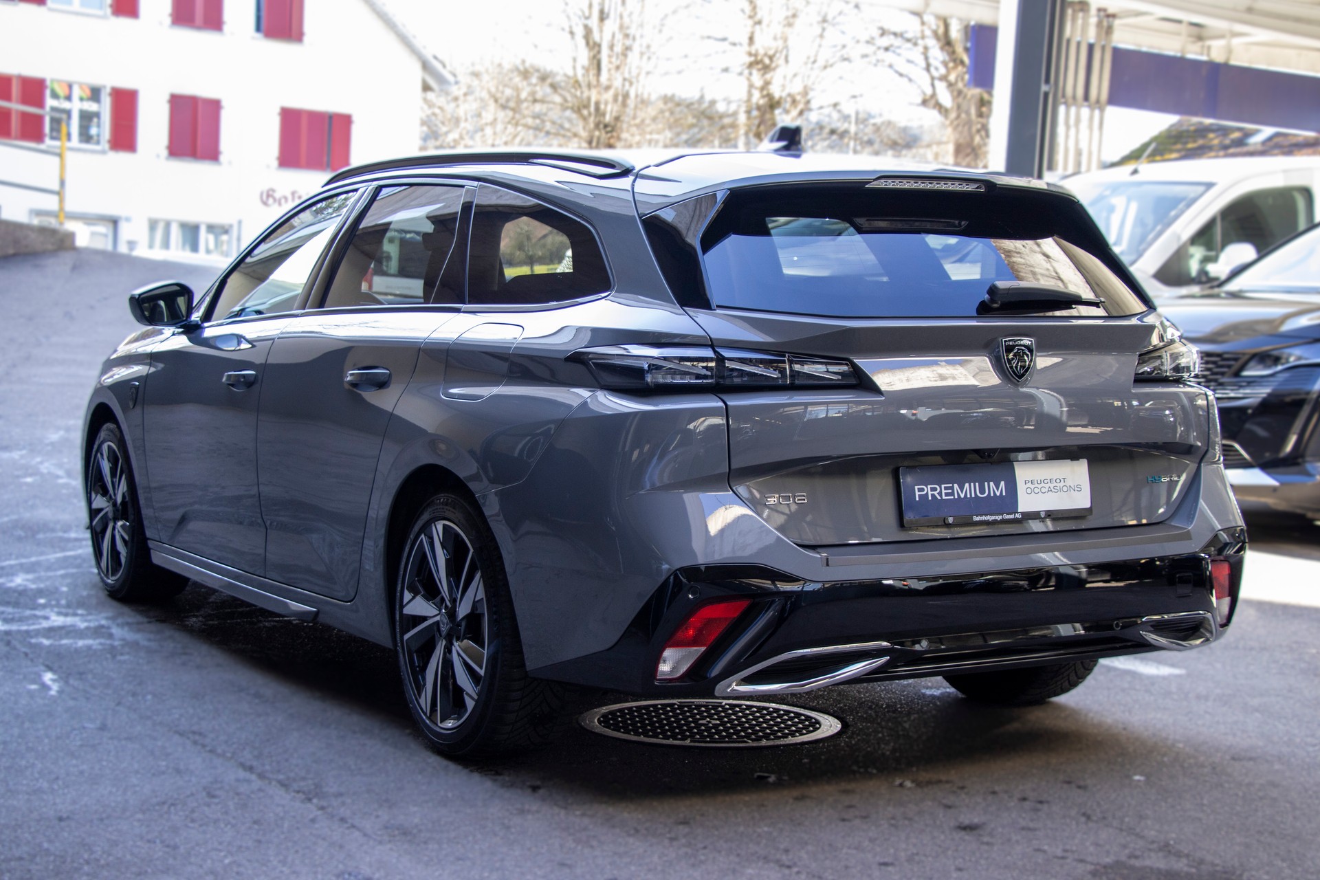 PEUGEOT 308 SW 1.6 PHEV 180 GT-showroom-element-1