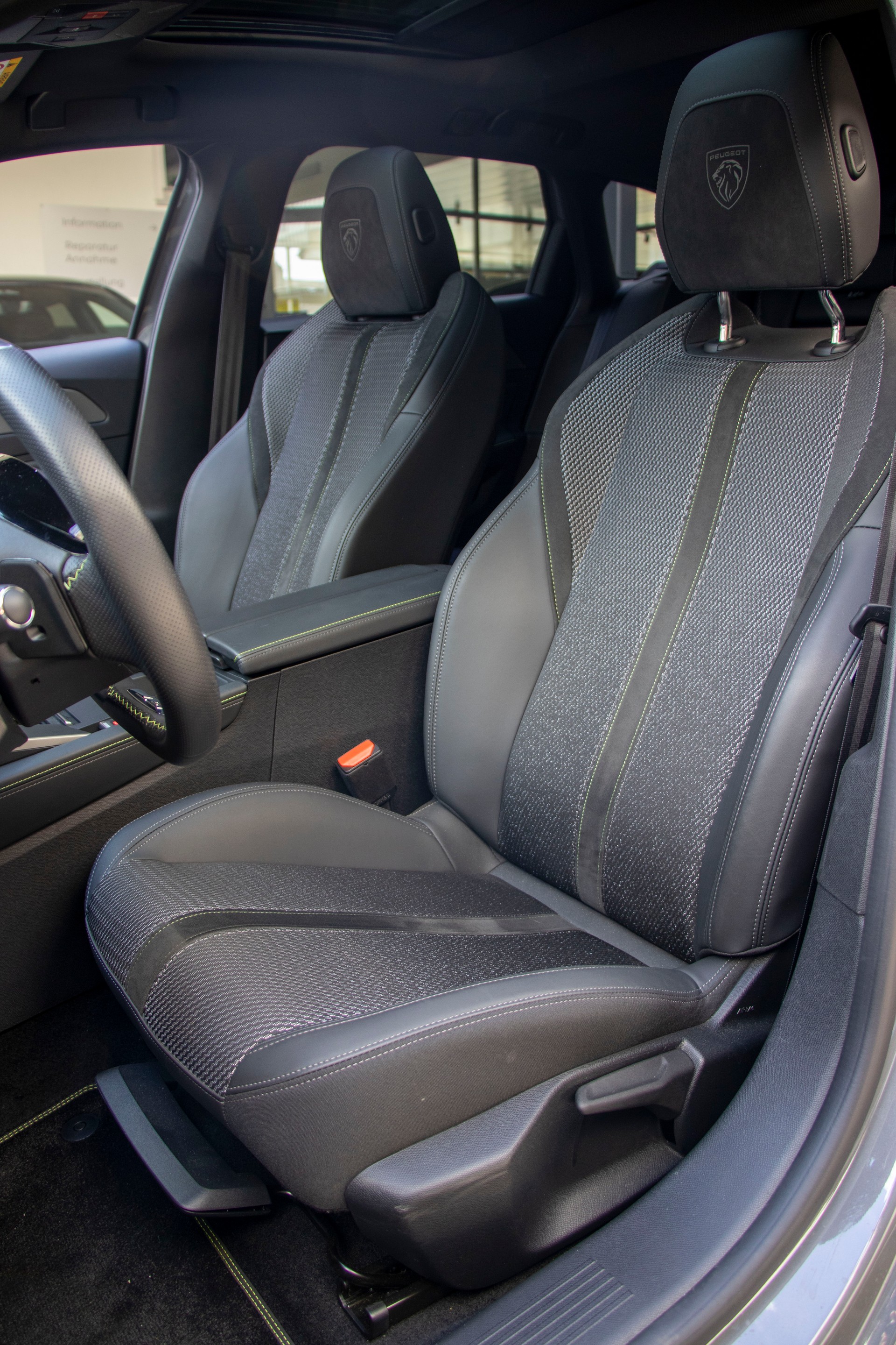 PEUGEOT 308 SW 1.6 PHEV 180 GT-image-4