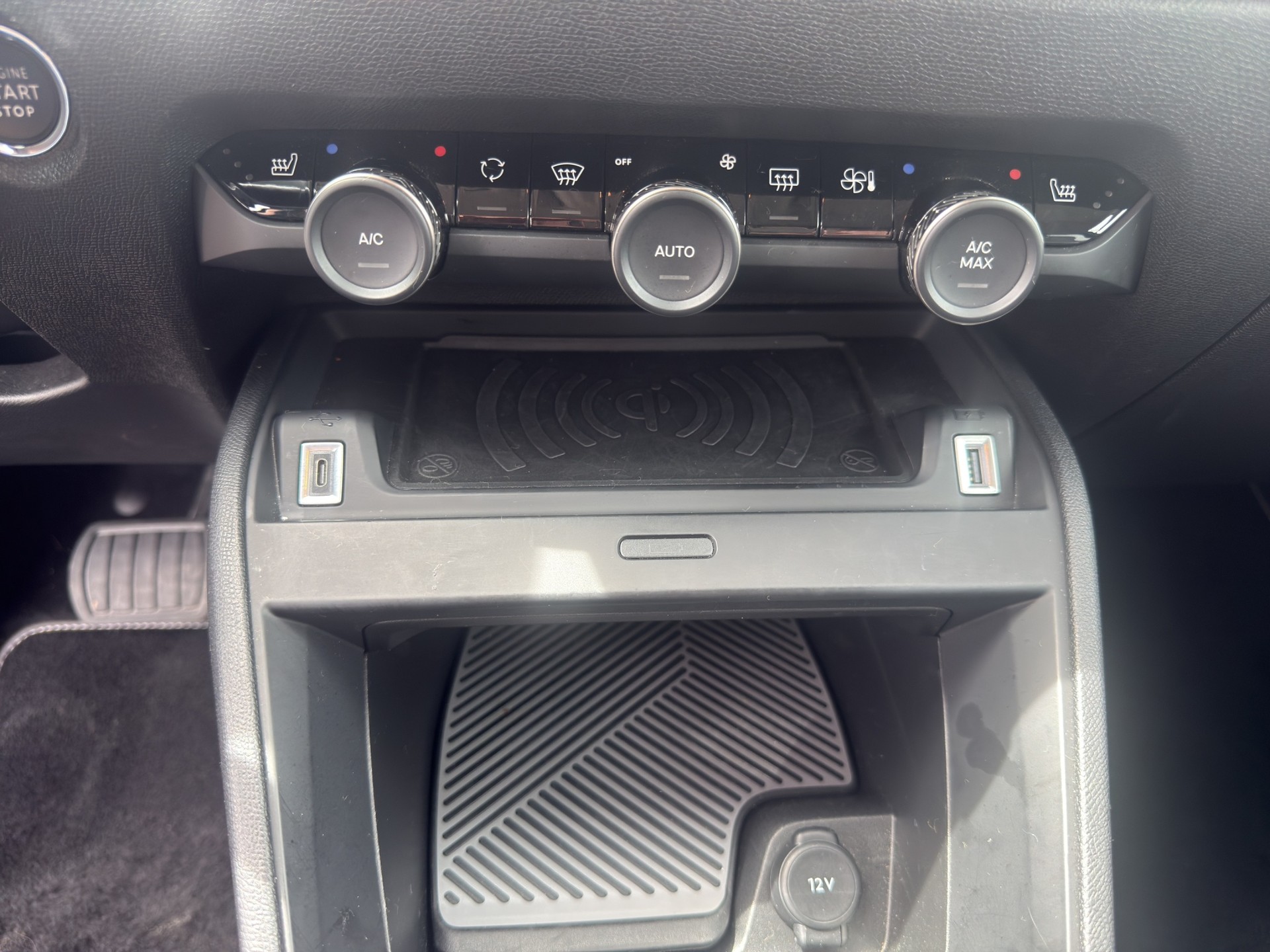 CITROEN Citroën C4 1.2 PureTech 130 Max EAT8 | Garantie | Navi | Kamera-image-15