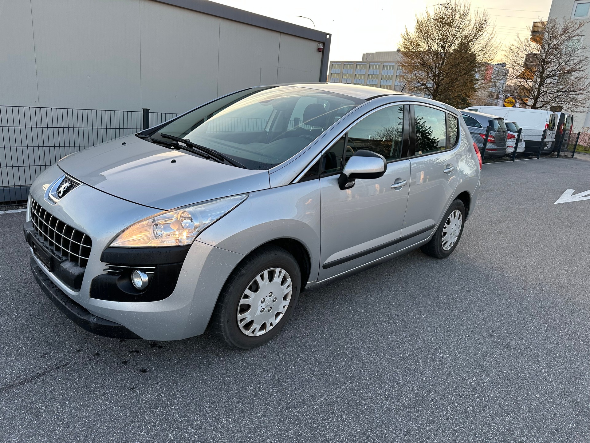 PEUGEOT 3008 1.6 16V T Platinum