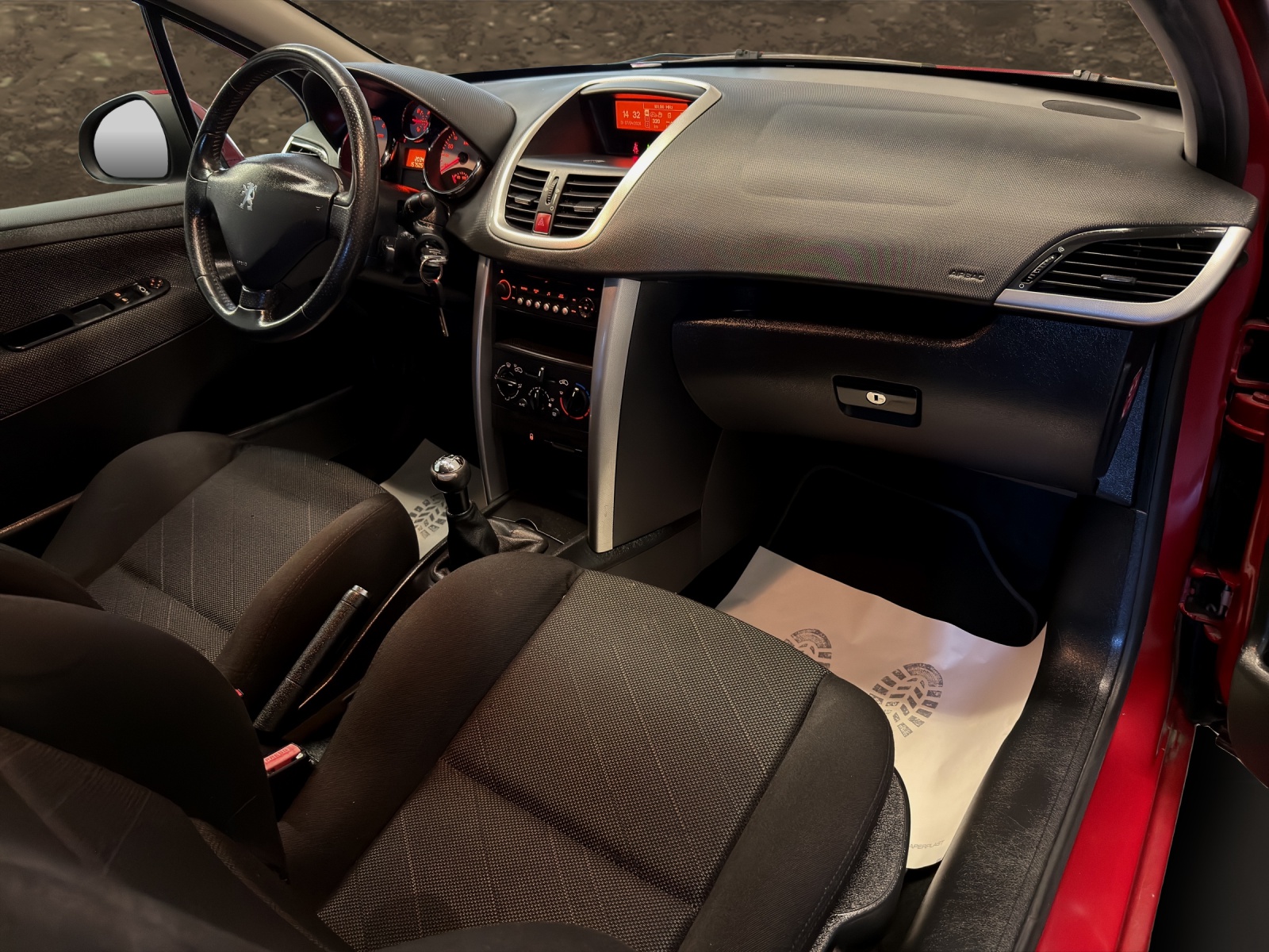PEUGEOT 207 1.4 16V Look-image-10