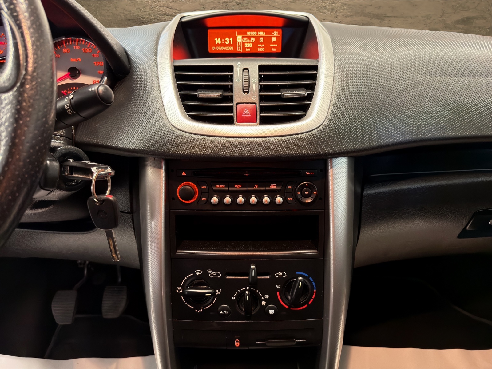 PEUGEOT 207 1.4 16V Look-image-9