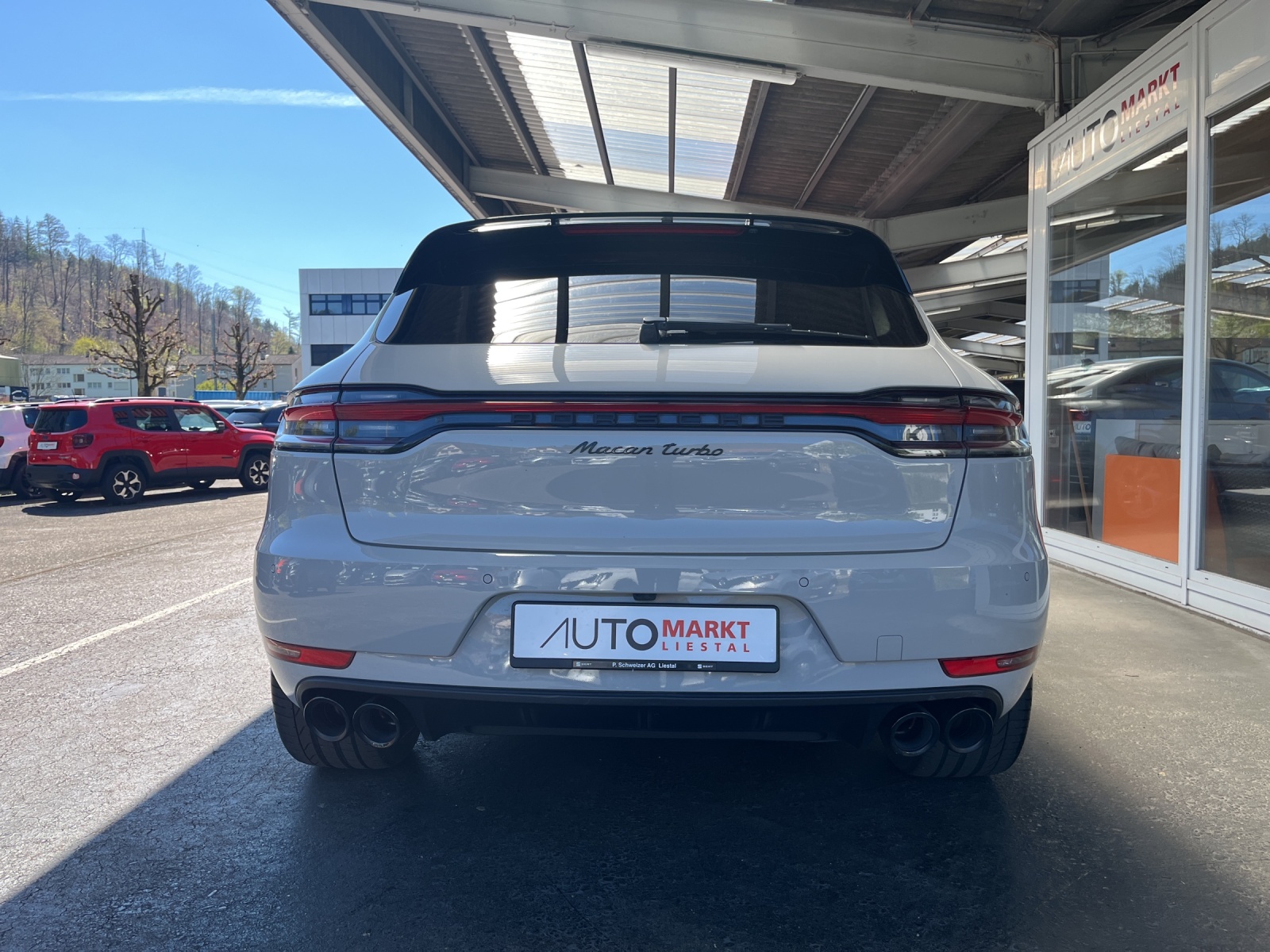 PORSCHE Macan Turbo PDK-showroom-element-3