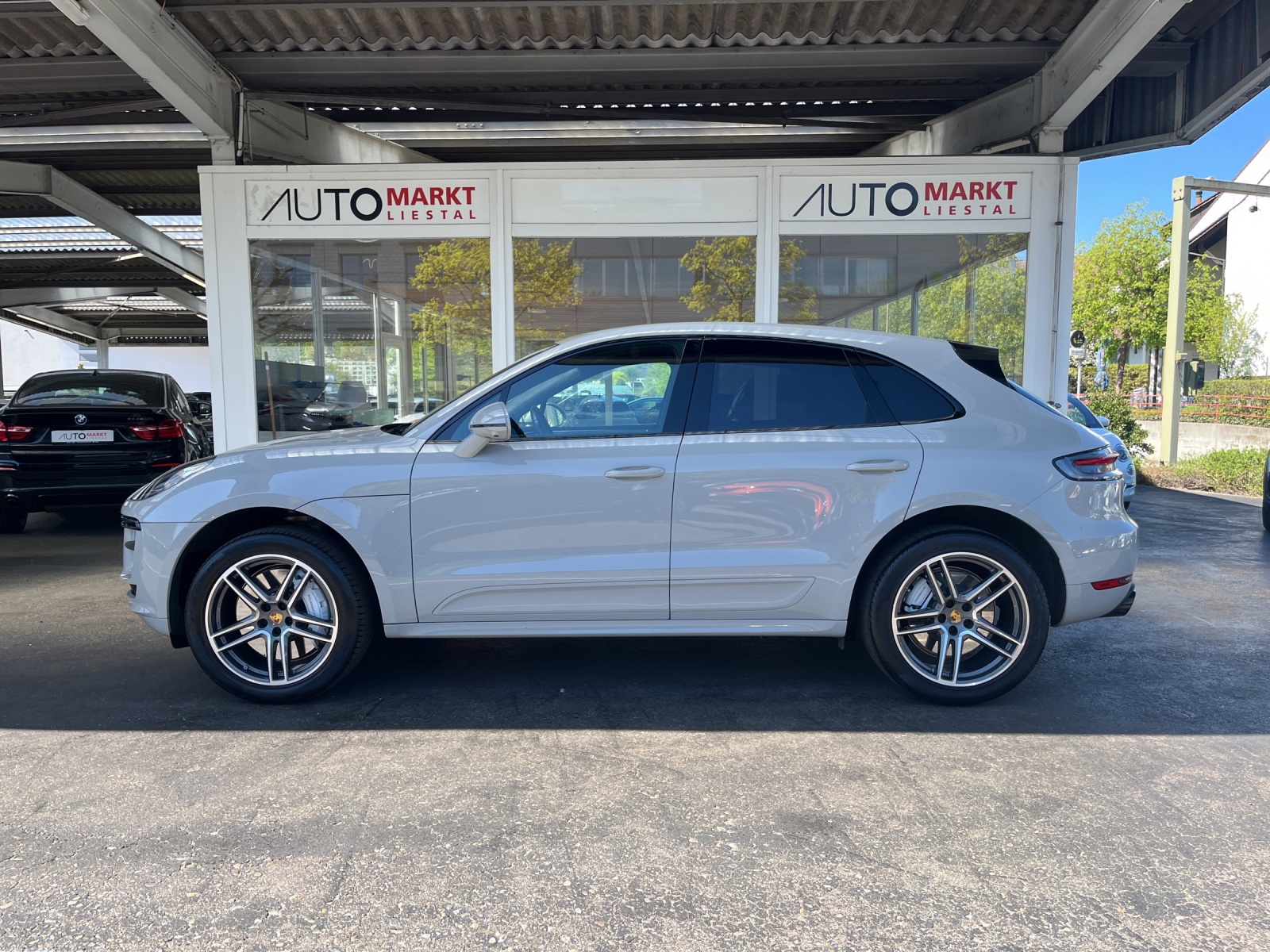 PORSCHE Macan Turbo PDK-showroom-element-1