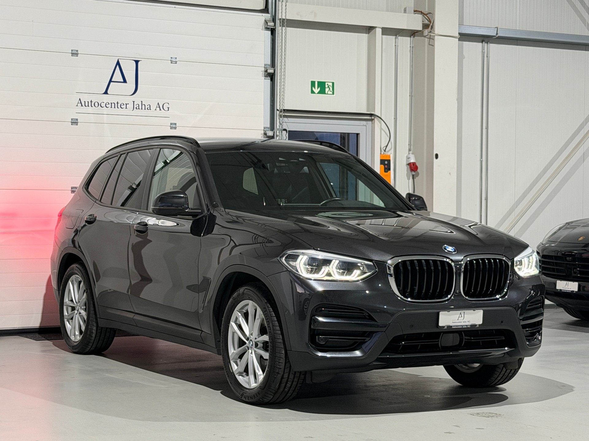 BMW X3 xDrive 20i Steptronic (CH)-showroom-element-3
