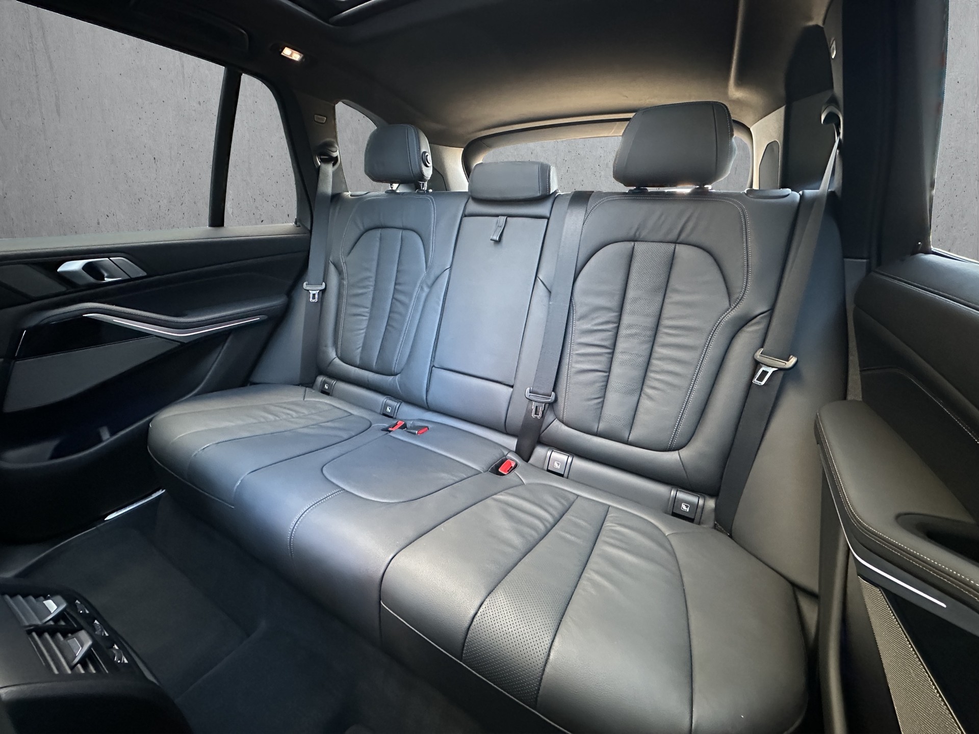 BMW X5 40i xDrive SAG-image-12