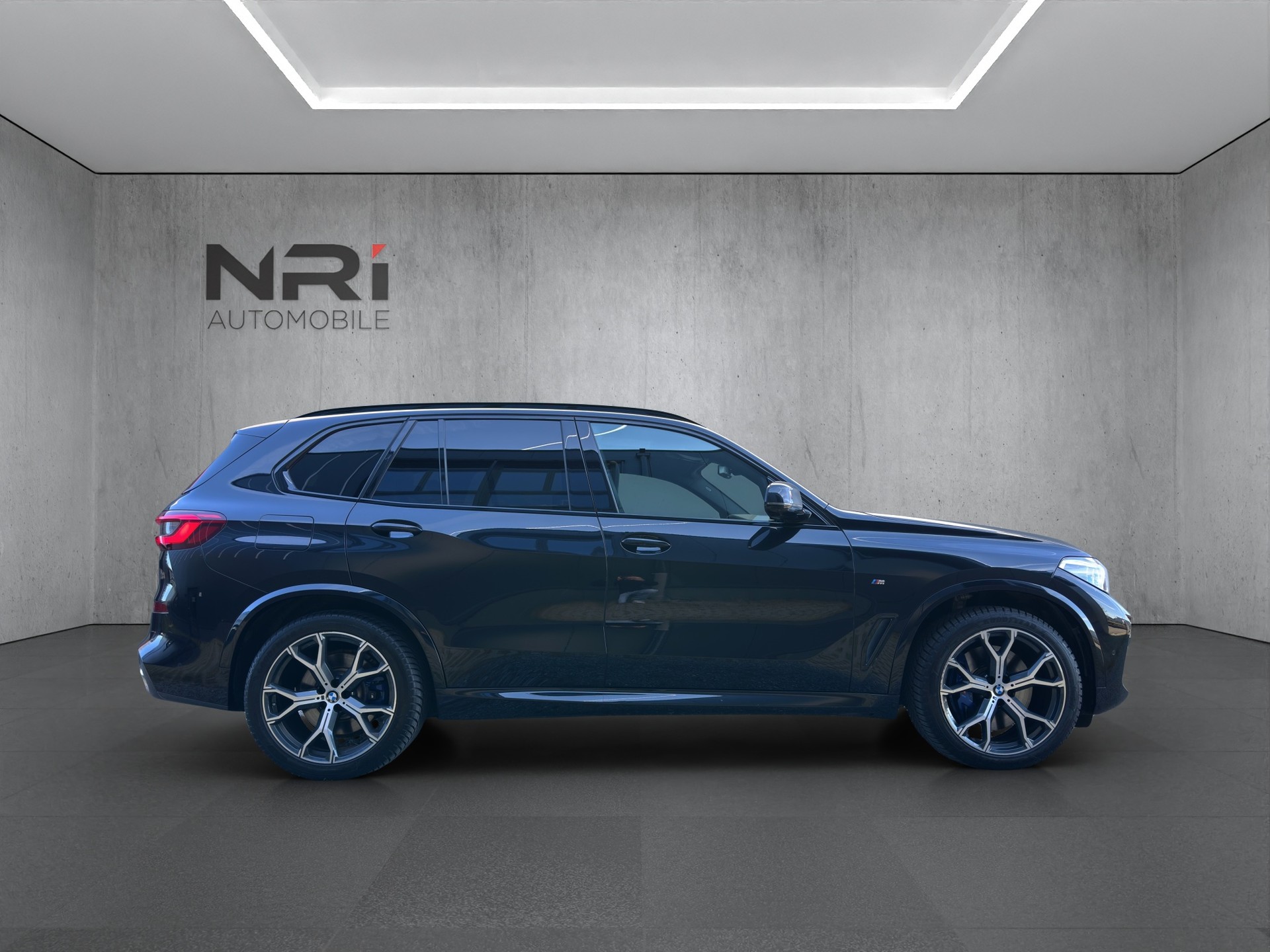 BMW X5 40i xDrive SAG-showroom-element-3