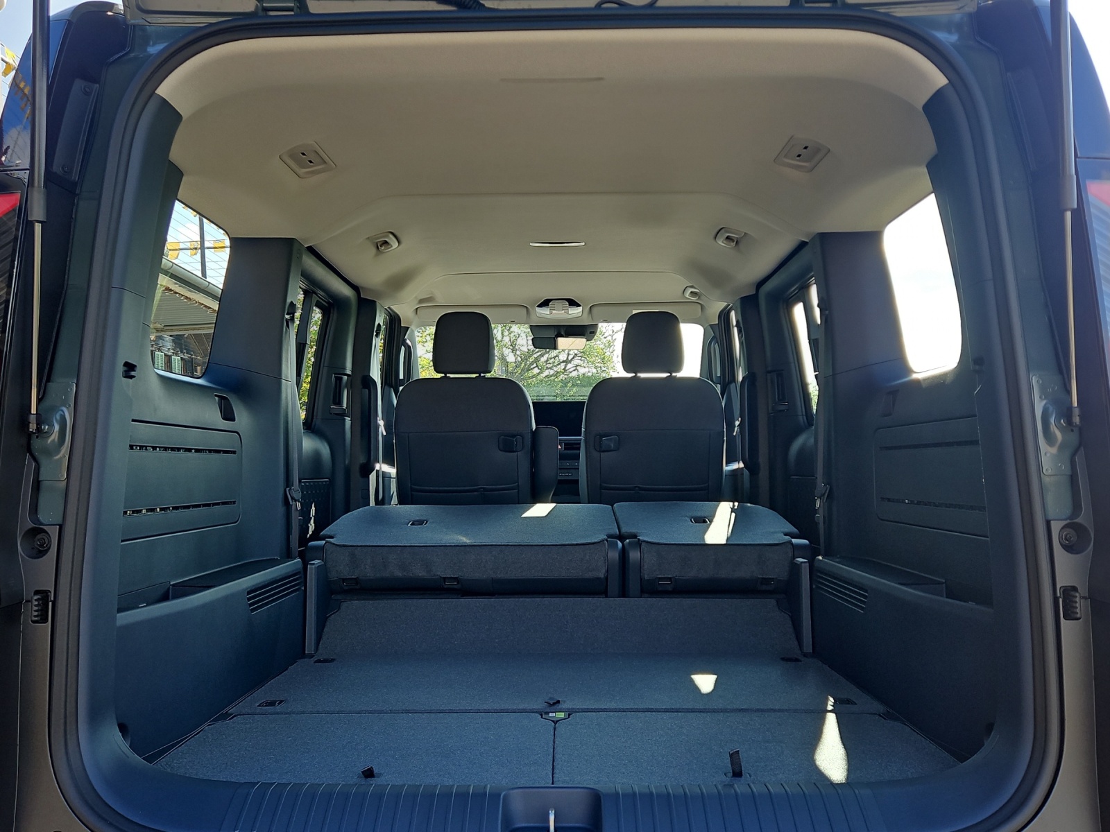 KIA PV5 Passenger 71.2 kWh Plus-image-9
