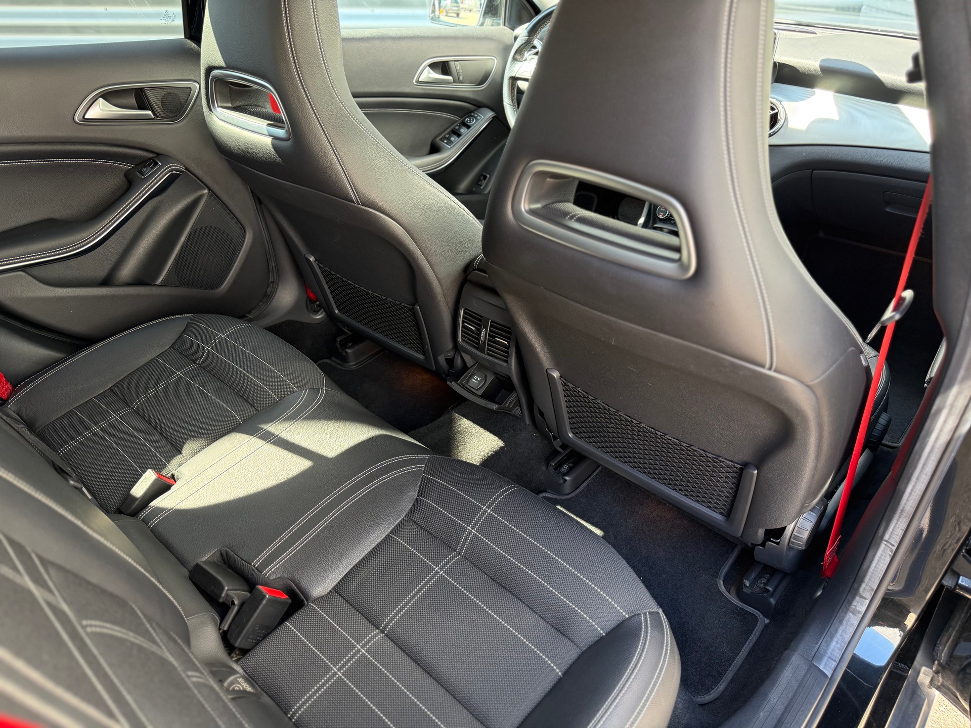 MERCEDES-BENZ GLA 200 CDI 4Matic 7G-DCT-image-13