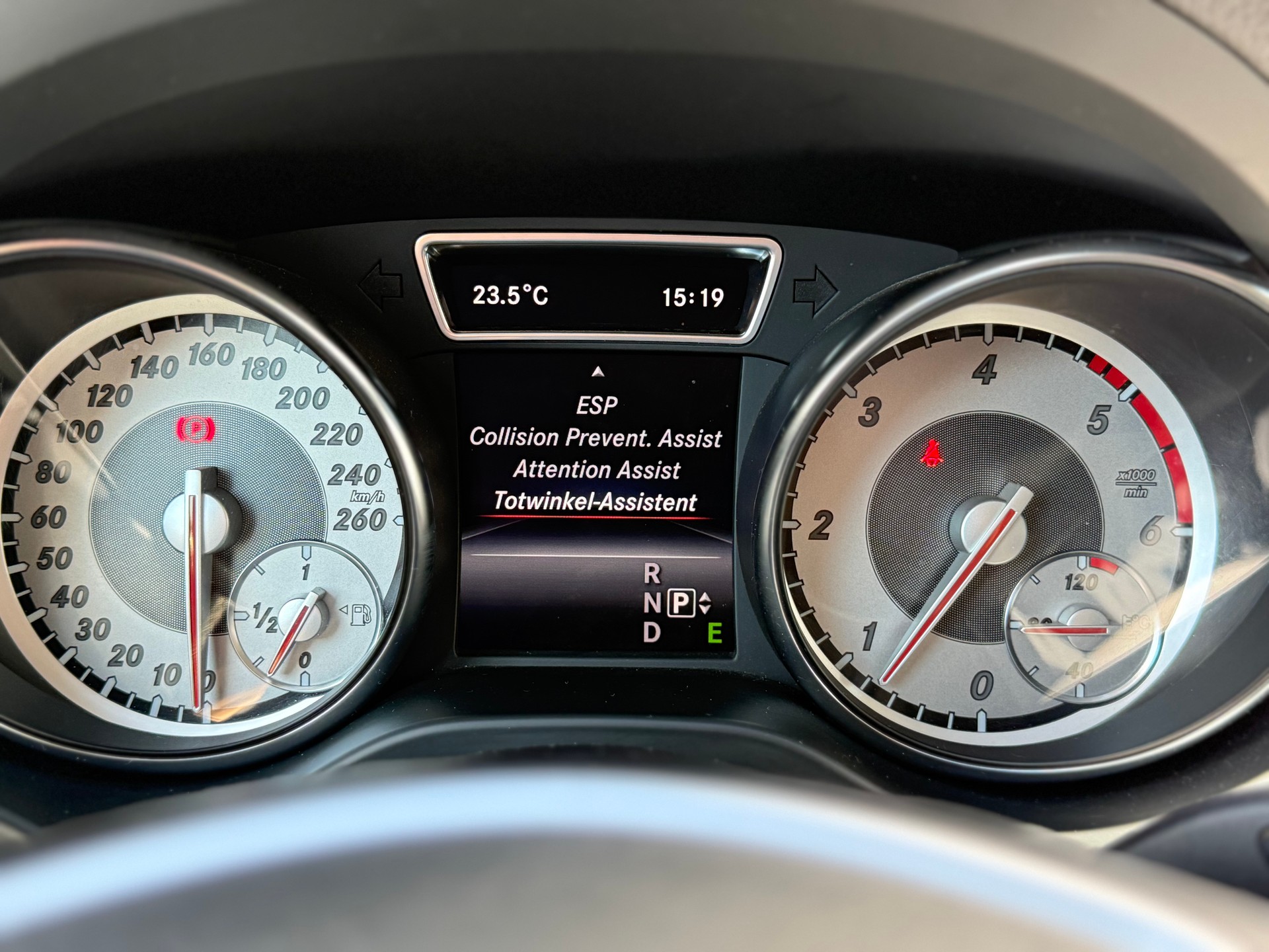MERCEDES-BENZ GLA 200 CDI 4Matic 7G-DCT-image-11