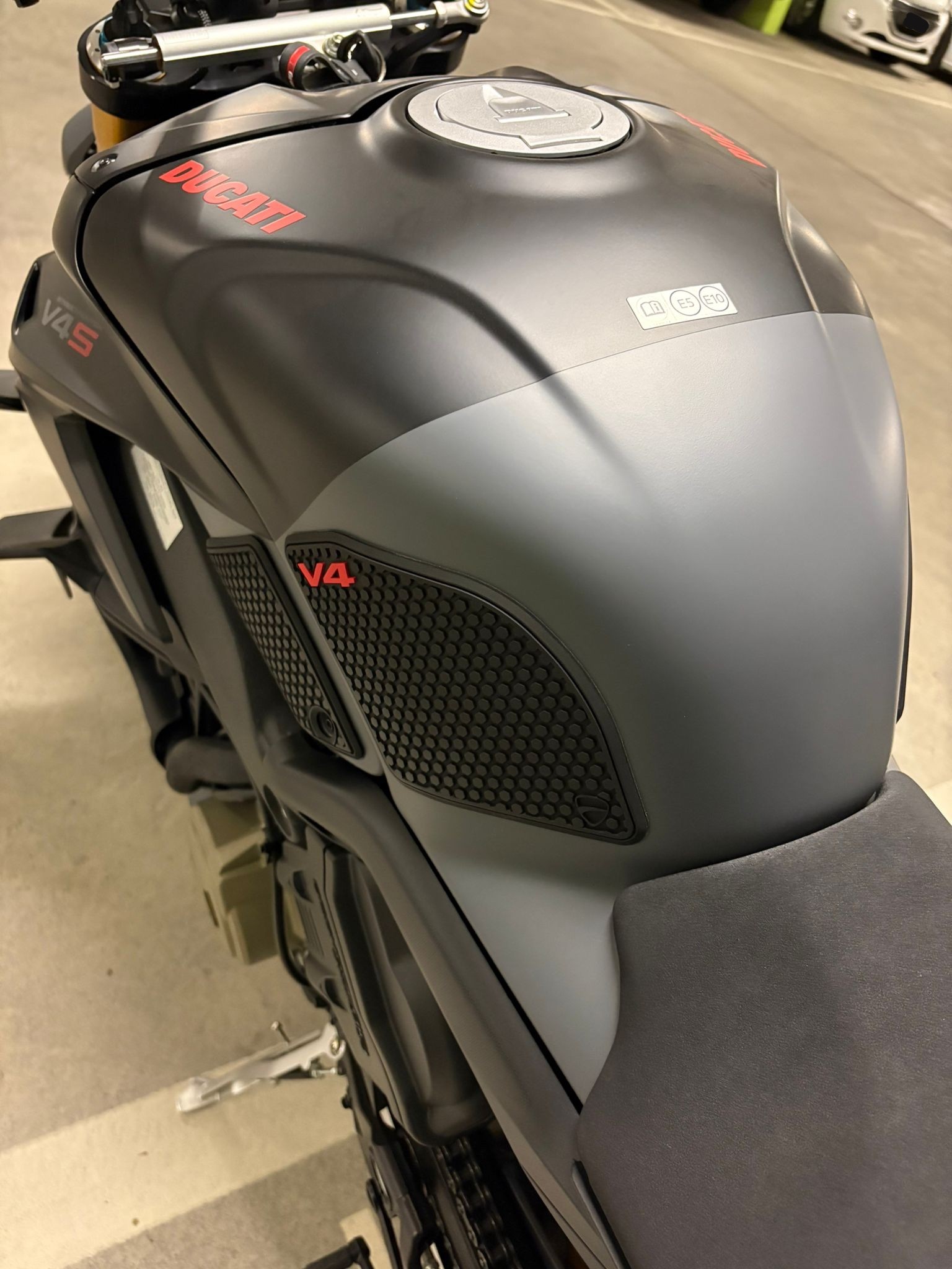 DUCATI Streetfighter V4 S-image-3
