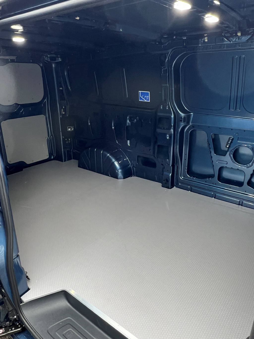 FORD Transit Custom Van 320 L2 2.5 Duratec Trend PHEV-image-8